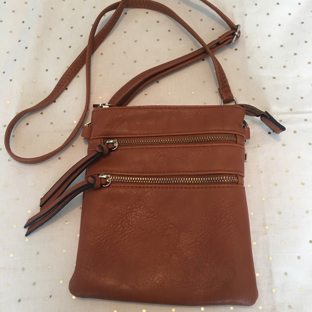 🦋 5 for 25 🦋 Small faux leather crossbody bag